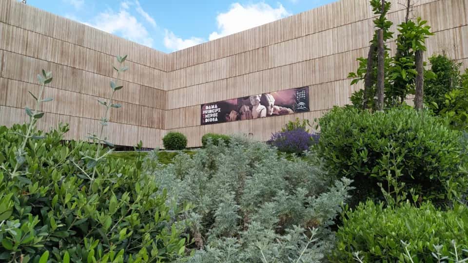 Animales de Ultratumba. Diálogos entre la Mitología Íbera y el Imaginario Mediterráneo Clásico