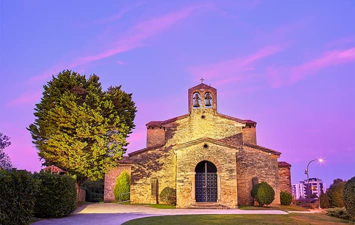 Iglesia de San Julián de los Prados