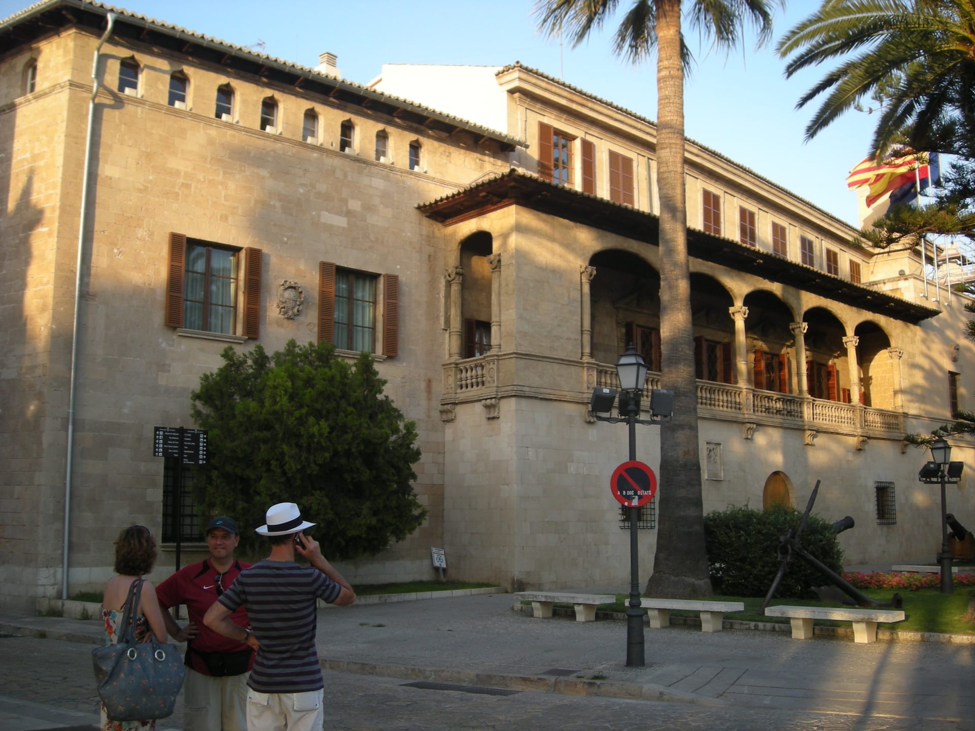 Visitas infantiles con cuentacuentos en el Consolat de Mar