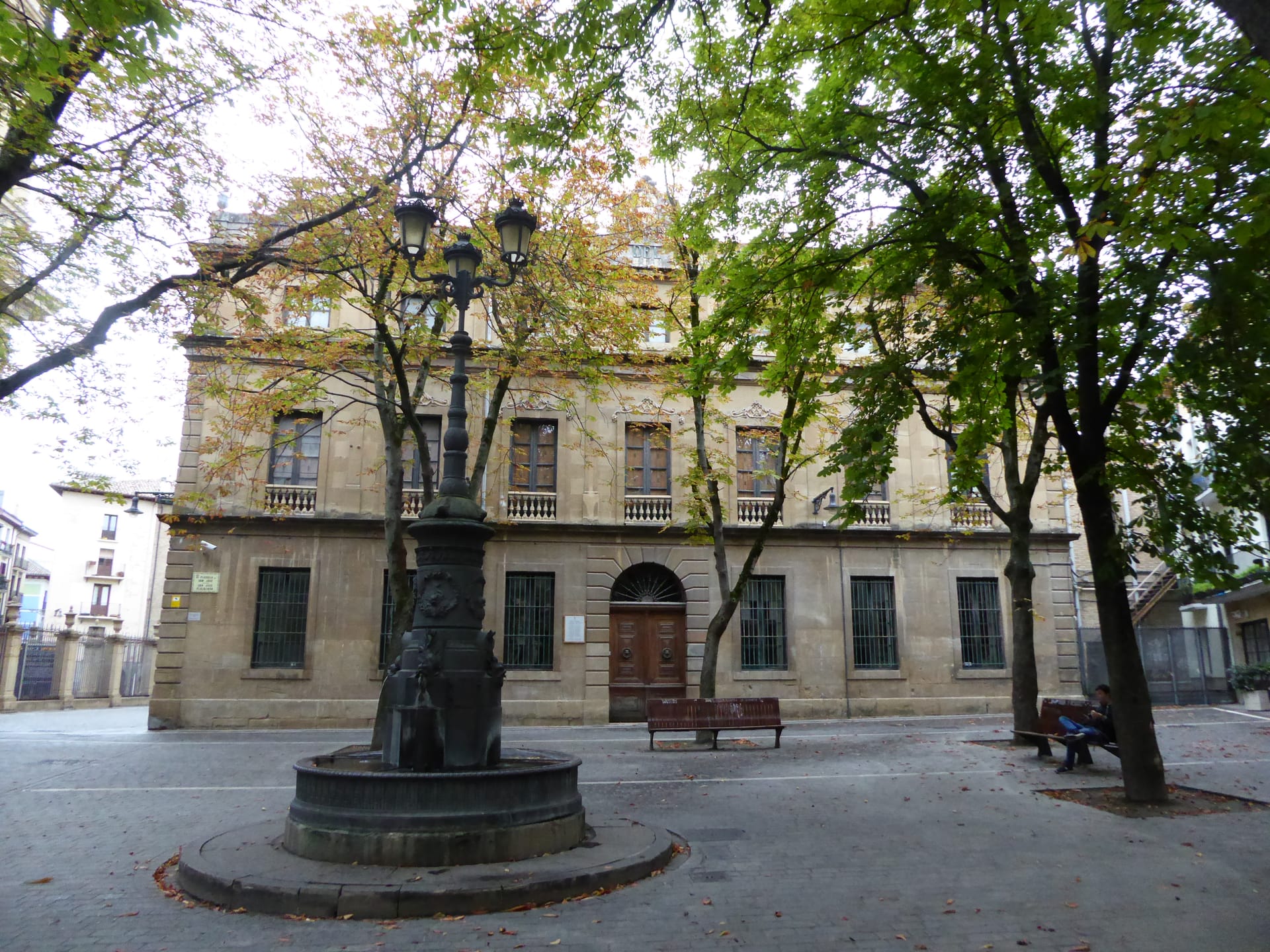 Dantzaris en la plaza de San José