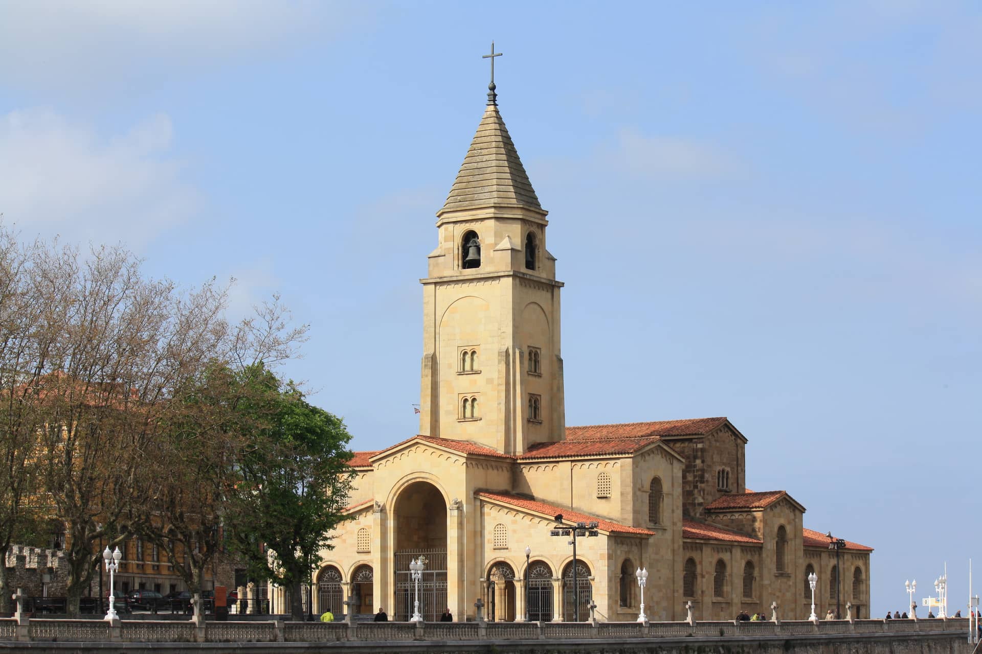 Iglesia de San Pedro Apóstol