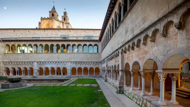 Nit de llegendes al Monestir de Sant Cugat