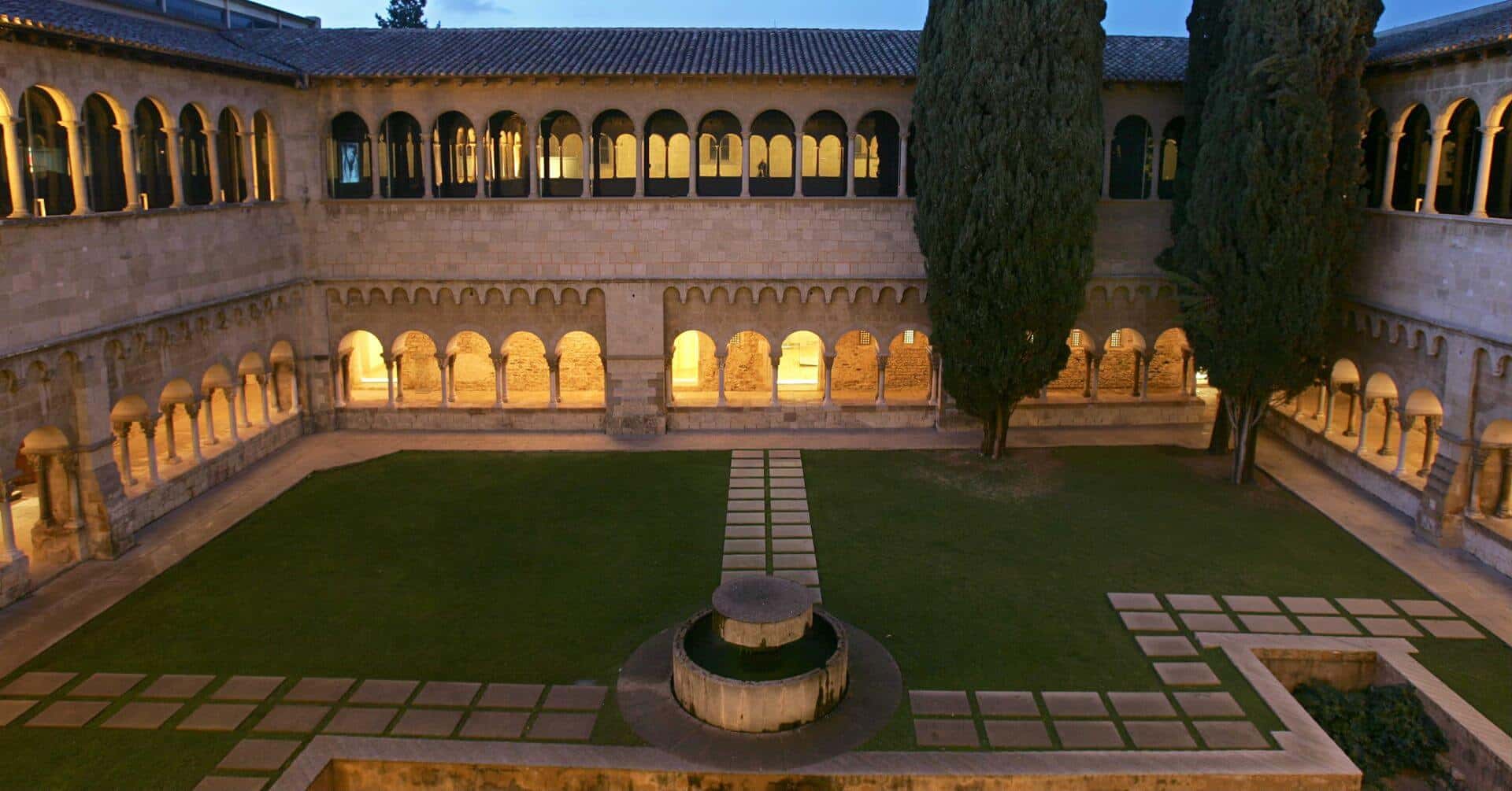 Guia'm pel Monestir
