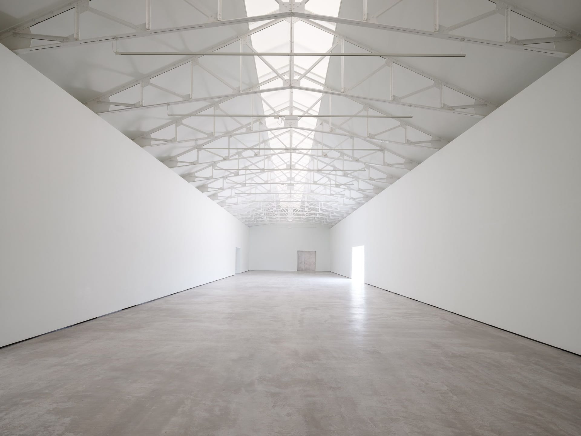 Visitas guiadas por Jaime Sordo a la exposición El abrazo. Mujeres artistas, obra, voz y rostro